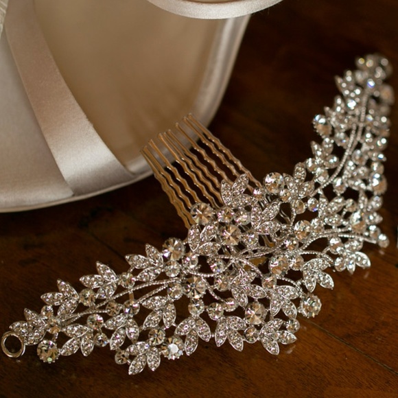WEDDING SWAROVSKI CRYSTAL W/HAIR COMB